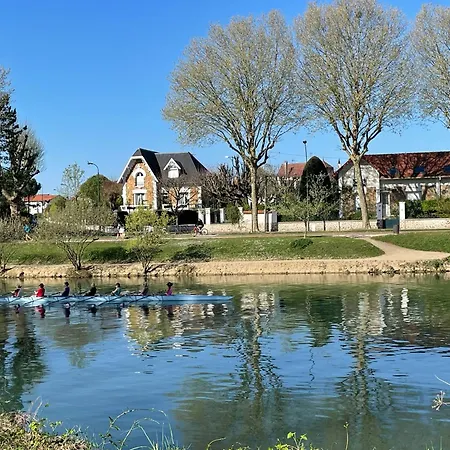 Spacieuse Avec Jardin Guest house *